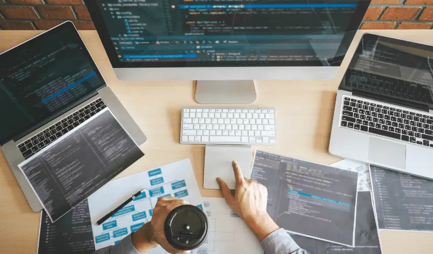 Which tools does game artist us